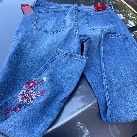 Jennifer Lopez jeans - Picture 5 of 10